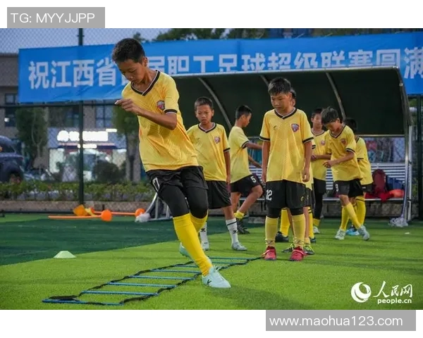 小孩能否成为足球明星的关键因素与成长路径探讨